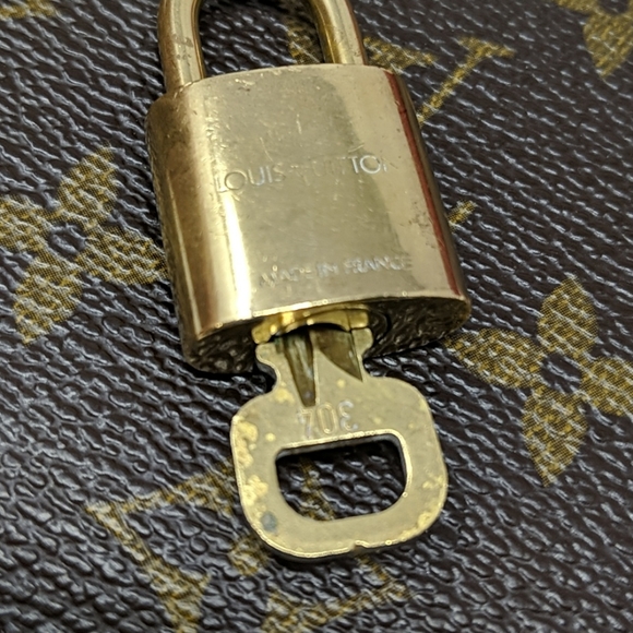 ⭐#304 Louis Vuitton padlock and key vintage - Picture 2 of 4